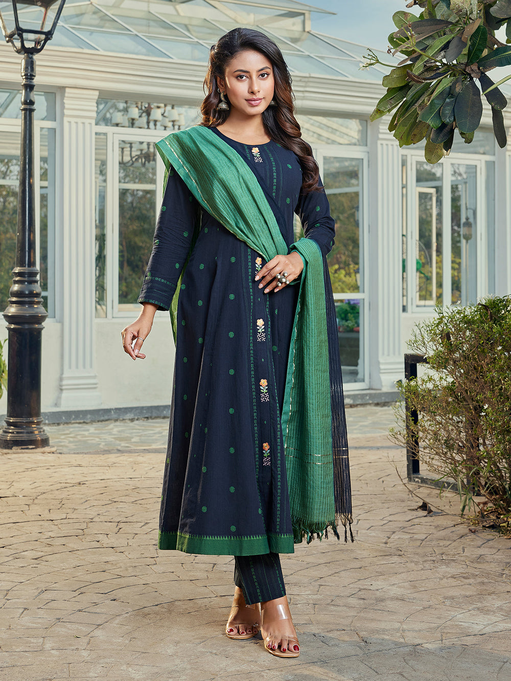 Ontwerpersgeïnspireerde dames driedelige geborduurde lange lawn dupatta's zomerf Ontwerpersgeïnspireerde dames driedelige geborduurde lange lawn dupatta's zomerf