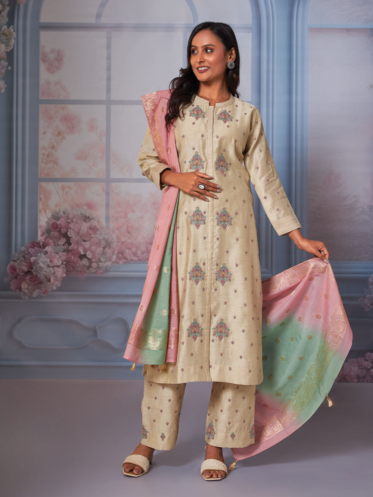 Off white dola silk kurta and pants with dupatta - set of three by Avaasya  Clothing | The Secret Label