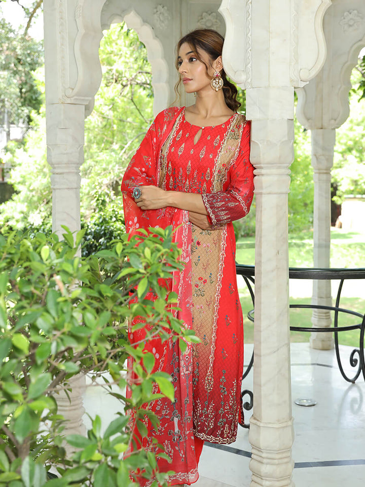 Women wearing kurti and pant set