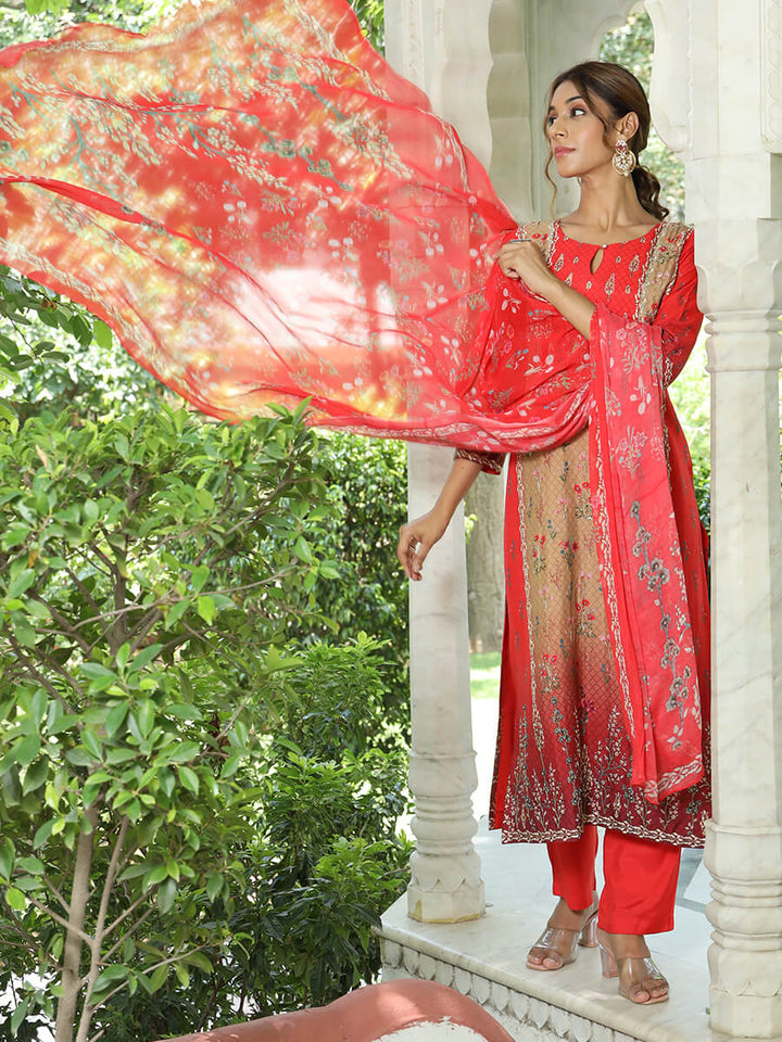 Women wearing kurti and pant set